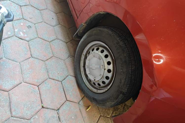 Used Chevrolet Sail 2013 Sedan 1.2L Manual Fashion Edition Right Front Wheel Hub