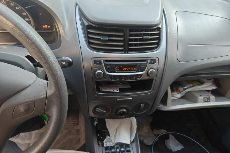 Used Chevrolet Sail 2013 Sedan 1.4L Manual Elegance Edition Audio And AC Panel