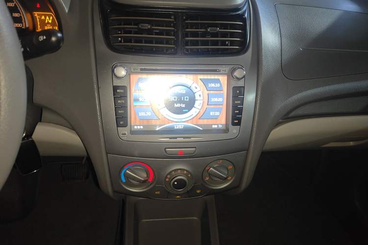 Used Chevrolet Sail 2013 Hatchback 1.4L AMT U-Style Edition Audio And AC Panel
