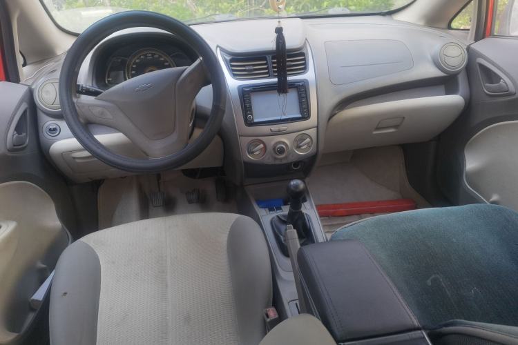 Used Chevrolet Sail 2013 Sedan 1.2L Manual Warm Edition Center Console