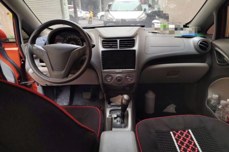 Used Chevrolet Sail 2013 Hatchback 1.4L AMT U-Style Edition Center Console