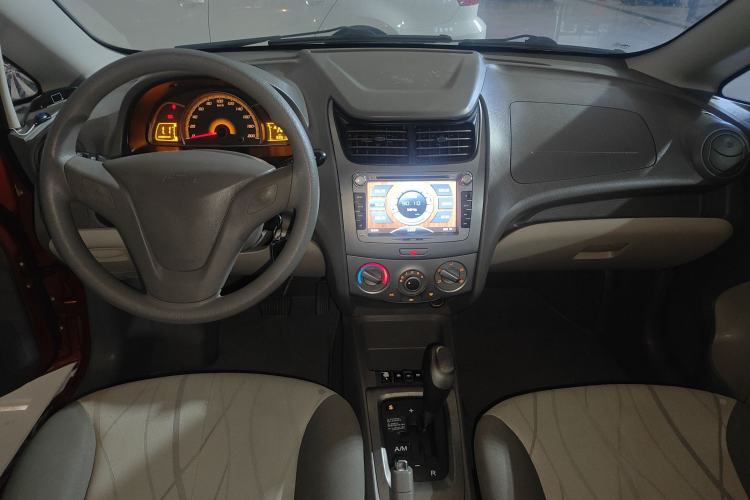 Used Chevrolet Sail 2013 Hatchback 1.4L AMT U-Style Edition Center Console