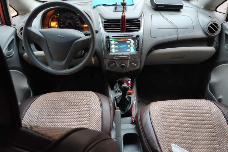 Used Chevrolet Sail 2013 Sedan 1.2L Manual Fashion Edition Center Console