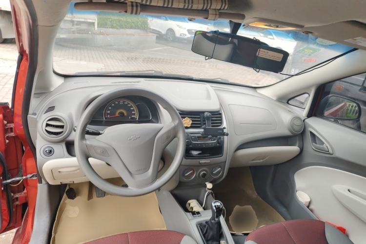Used Chevrolet Sail 2013 Sedan 1.2L Manual Warm Edition Center Console