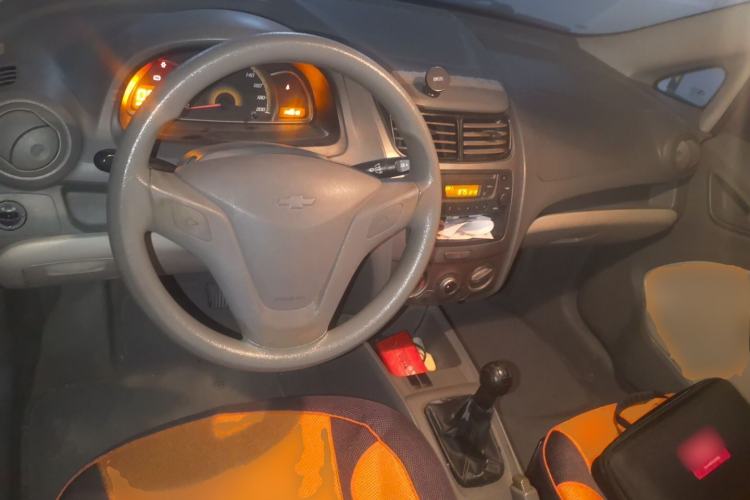 Used Chevrolet Sail 2013 Sedan 1.2L Manual Warm Edition Center Console