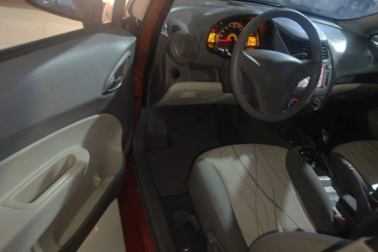 Used Chevrolet Sail 2013 Hatchback 1.4L AMT U-Style Edition Driver Seat