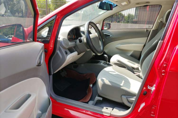 Used Chevrolet Sail 2013 Sedan 1.4L AMT Enjoy Edition Driver Seat
