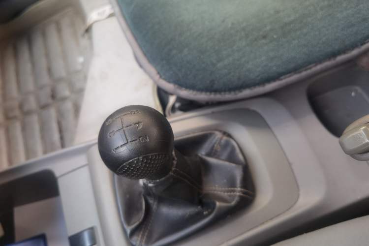 Used Chevrolet Sail 2013 Sedan 1.2L Manual Warm Edition Gear Lever