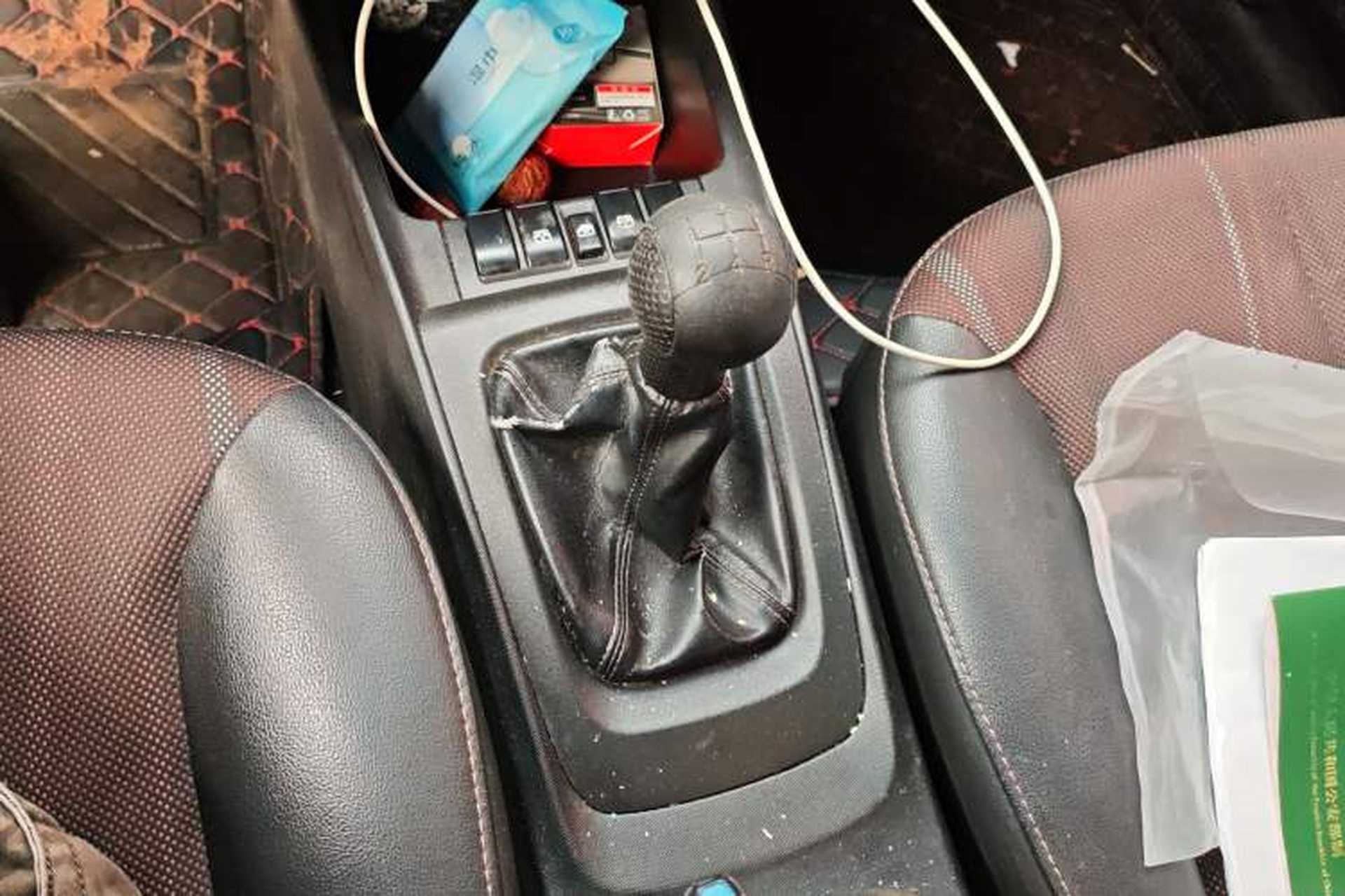 Used Chevrolet Sail 2013 Sedan 1.4L Manual - Youyi Happiness Edition Gear Lever