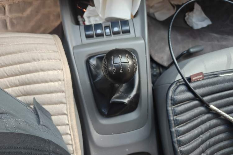 Used Chevrolet Sail 2013 Sedan 1.4L Manual Elegance Edition Gear Lever