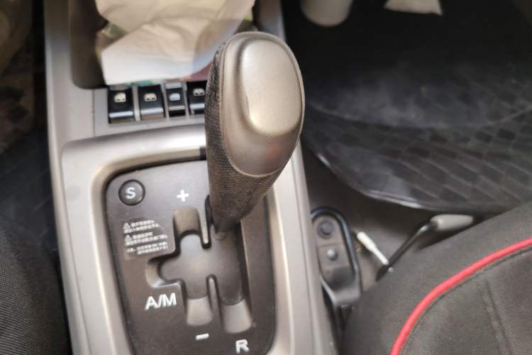 Used Chevrolet Sail 2013 Hatchback 1.4L AMT U-Style Edition Gear Lever