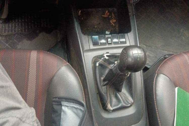 Used Chevrolet Sail 2013 Sedan 1.2L Manual Fashionable Happiness Edition Gear Lever