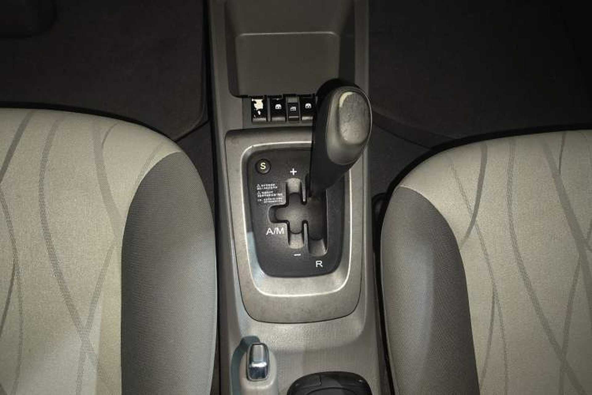 Used Chevrolet Sail 2013 Hatchback 1.4L AMT U-Style Edition Gear Lever