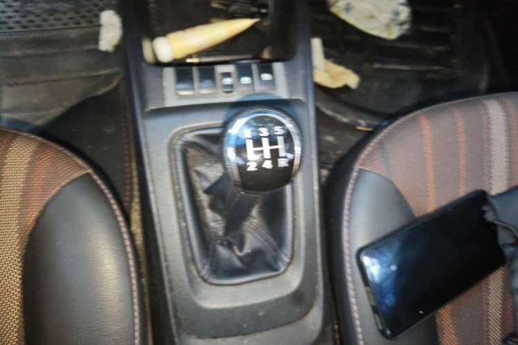 Used Chevrolet Sail 2013 Sedan 1.2L Manual Fashionable Happiness Edition Gear Lever