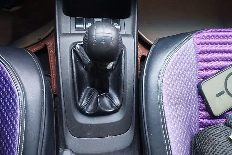 Used Chevrolet Sail 2013 Sedan 1.4L Manual Elegance Edition Gear Lever