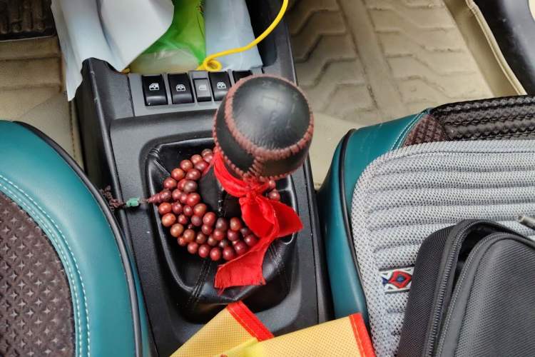 Used Chevrolet Sail 2013 Sedan 1.2L Manual Fashionable Happiness Edition Gear Lever