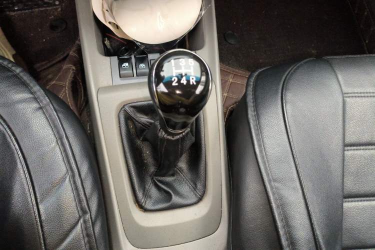 Used Chevrolet Sail 2013 Sedan 1.4L Manual Ideal Edition Gear Lever