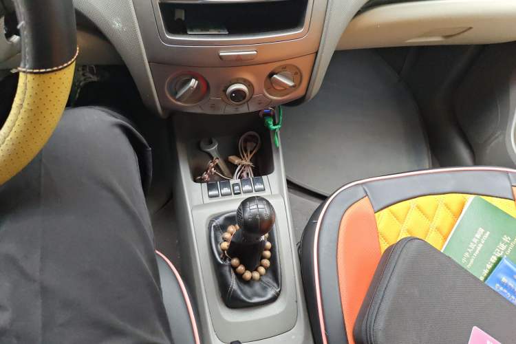 Used Chevrolet Sail 2013 Sedan 1.4L Manual Elegance Edition Gear Lever