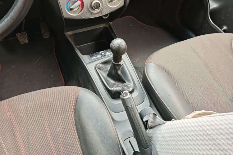 Used Chevrolet Sail 2013 Sedan 1.4L Manual Elegance Edition Gear Lever