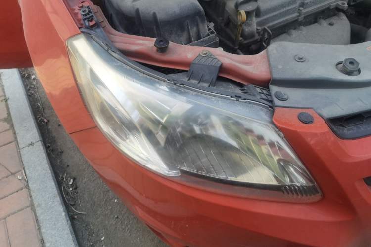 Used Chevrolet Sail 2013 Sedan 1.2L Manual Warm Edition Right Front Headlight