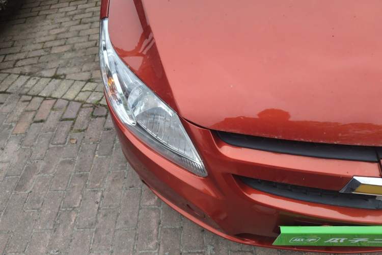 Used Chevrolet Sail 2013 Sedan 1.2L Manual Warm Edition Right Front Headlight