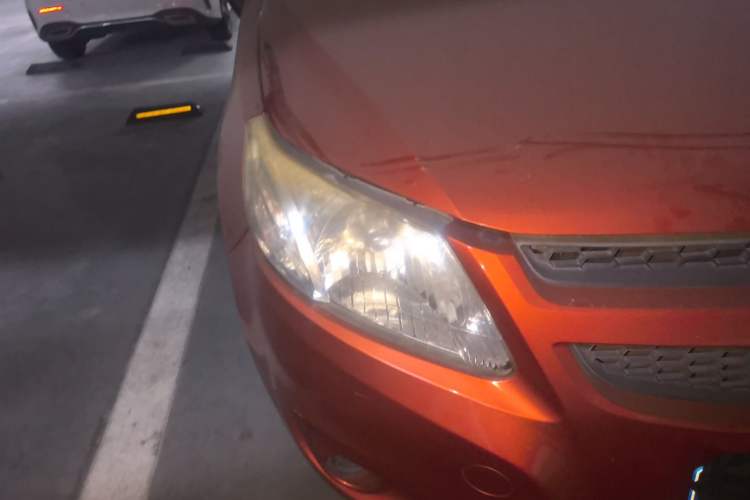 Used Chevrolet Sail 2013 Sedan 1.2L Manual Warm Edition Right Front Headlight