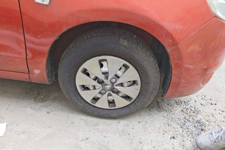 Used Chevrolet Sail 2013 Sedan 1.2L Manual Warm Edition Right Front Wheel Hub
