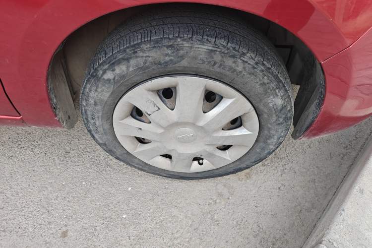 Used Chevrolet Sail 2013 Sedan 1.4L Manual Elegance Edition Right Front Wheel Hub