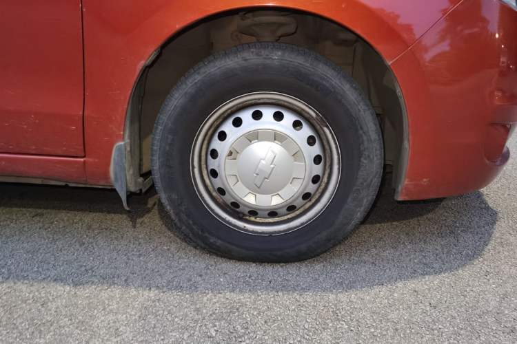 Used Chevrolet Sail 2013 Sedan 1.2L Manual Fashion Edition Right Front Wheel Hub