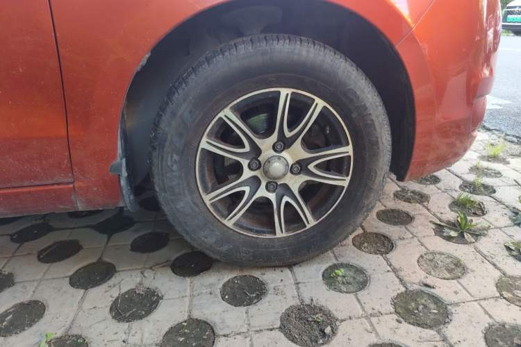 Used Chevrolet Sail 2013 Sedan 1.2L Manual Fashionable Happiness Edition Right Front Wheel Hub