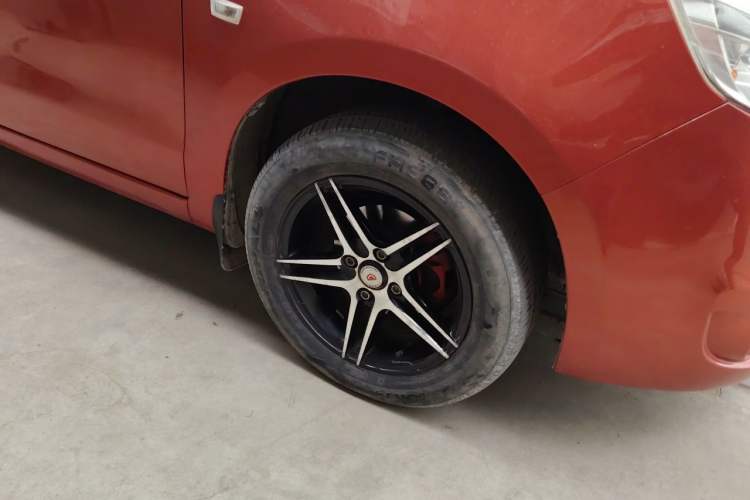 Used Chevrolet Sail 2013 Sedan 1.2L Manual Fashionable Happiness Edition Right Front Wheel Hub