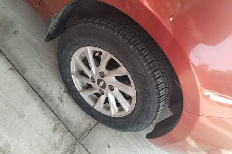 Used Chevrolet Sail 2013 Sedan 1.2L Manual Fashionable Happiness Edition Right Front Wheel Hub