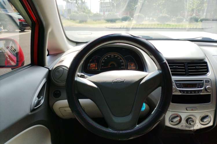 Used Chevrolet Sail 2013 Sedan 1.4L AMT Enjoy Edition Steering Wheel