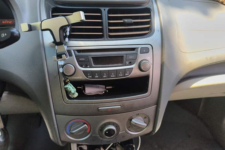 Used Chevrolet Sail 2013 Sedan 1.4L Manual Elegance Edition Audio And AC Panel