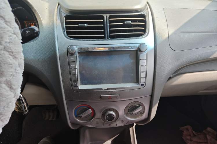Used Chevrolet Sail 2013 Sedan 1.4L AMT Enjoy Edition Audio And AC Panel