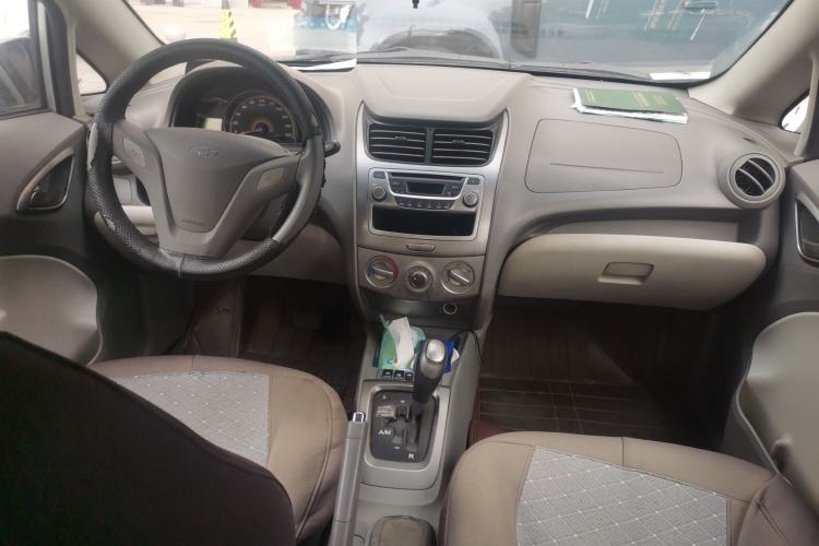Used Chevrolet Sail 2013 Sedan 1.4L AMT Enjoy Edition Center Console