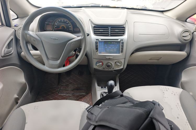 Used Chevrolet Sail 2013 Sedan 1.2L Manual Warm Edition Center Console