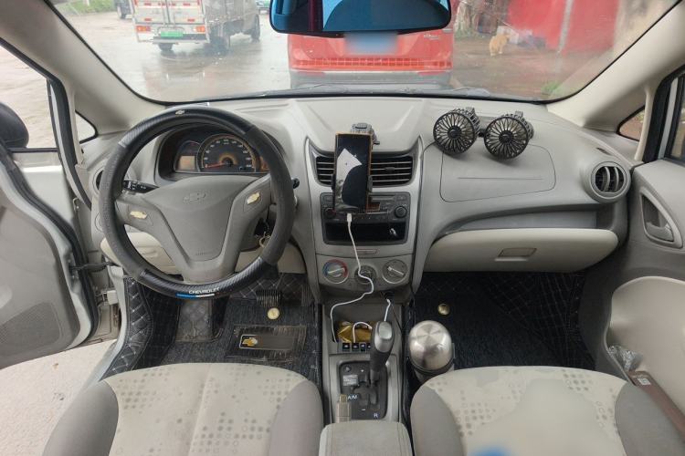 Used Chevrolet Sail 2013 Hatchback 1.2L AMT Ideal Edition Center Console