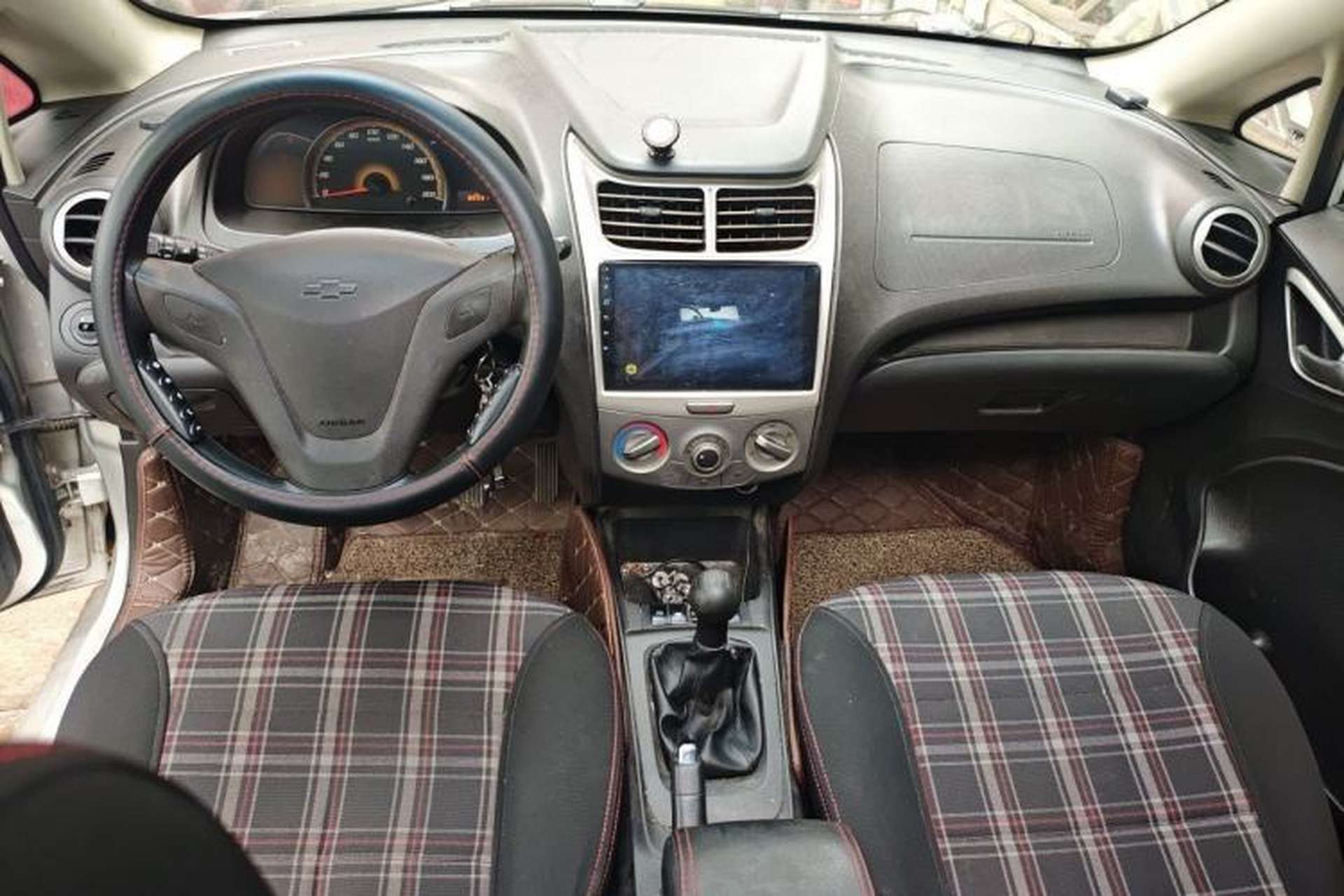 Used Chevrolet Sail 2013 Sedan 1.4L Manual - Youyi Happiness Edition Center Console
