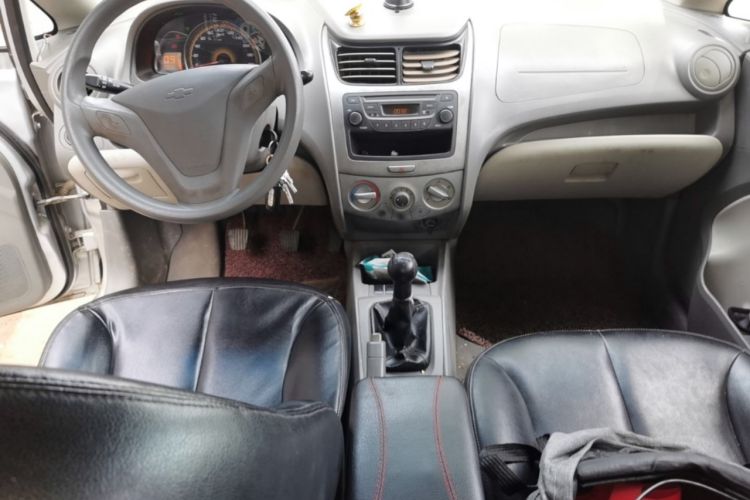Used Chevrolet Sail 2013 Sedan 1.2L Manual Warm Edition Center Console