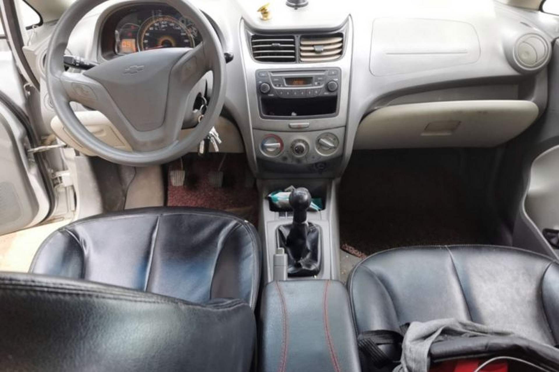Used Chevrolet Sail 2013 Sedan 1.2L Manual Warm Edition Center Console
