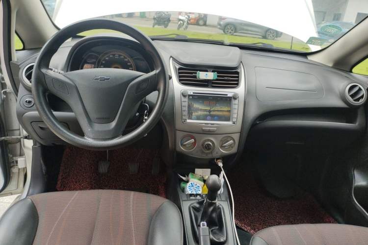 Used Chevrolet Sail 2013 Sedan 1.4L Manual - Youyi Happiness Edition Center Console