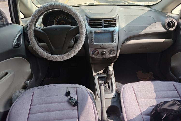 Used Chevrolet Sail 2013 Sedan 1.4L AMT Enjoy Edition Center Console