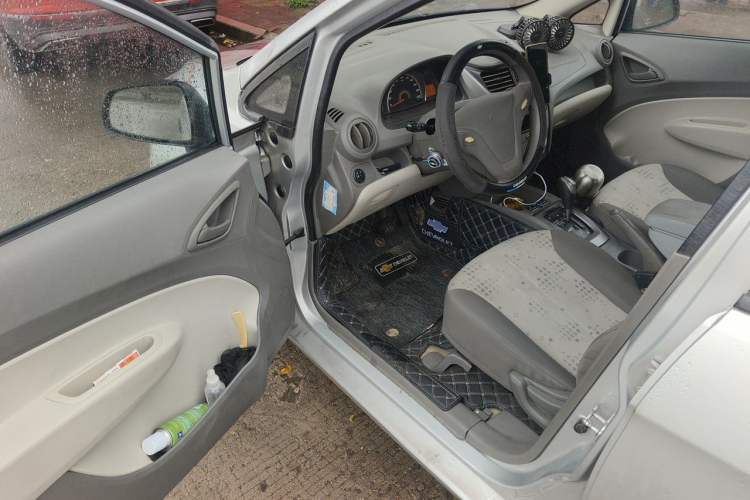 Used Chevrolet Sail 2013 Hatchback 1.2L AMT Ideal Edition Driver Seat