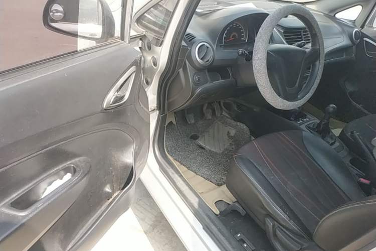 Used Chevrolet Sail 2013 Sedan 1.2L Manual Fashionable Happiness Edition Driver Seat
