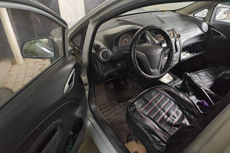 Used Chevrolet Sail 2013 Sedan 1.2L Manual Fashionable Happiness Edition Driver Seat