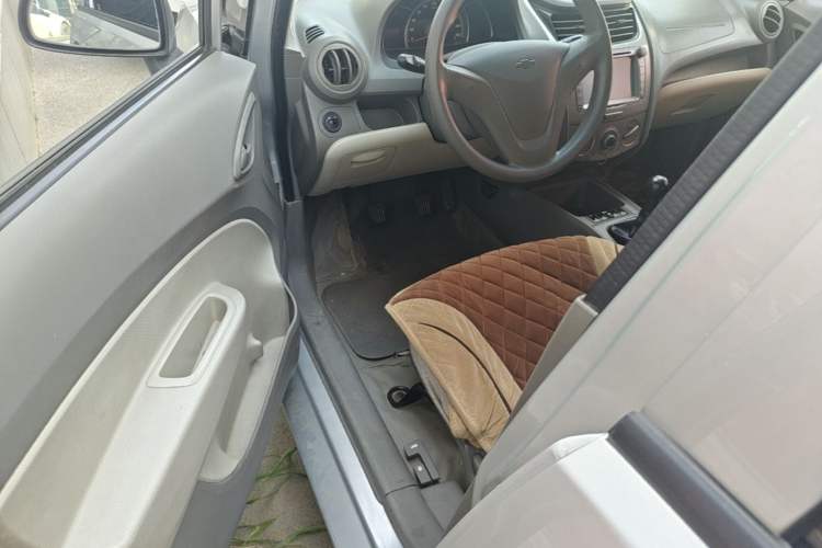 Used Chevrolet Sail 2013 Sedan 1.2L Manual Fashionable Happiness Edition Driver Seat