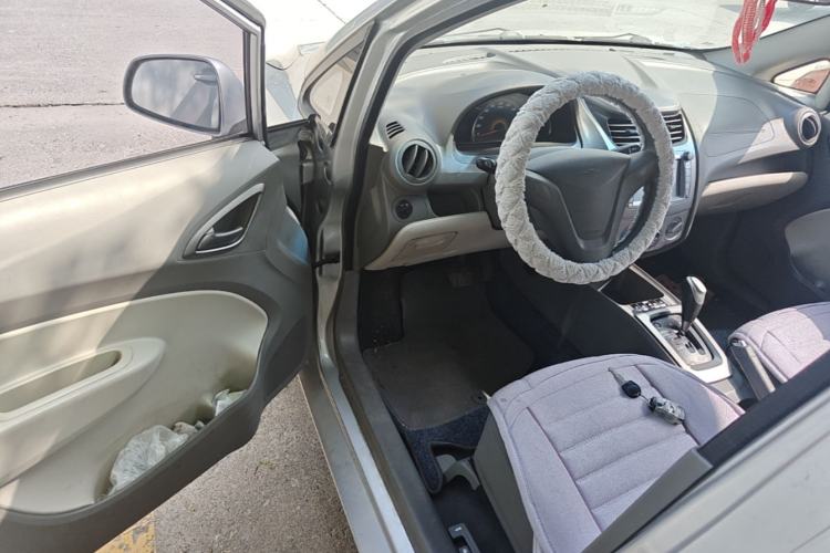 Used Chevrolet Sail 2013 Sedan 1.4L AMT Enjoy Edition Driver Seat