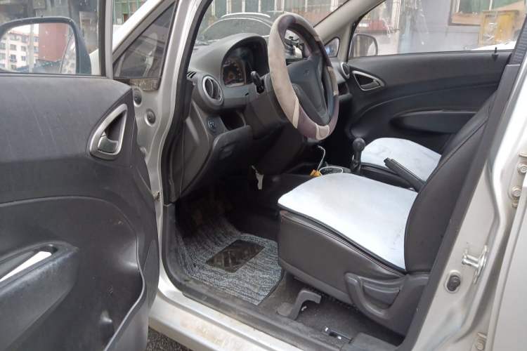 Used Chevrolet Sail 2013 Sedan 1.2L Manual Fashionable Happiness Edition Driver Seat