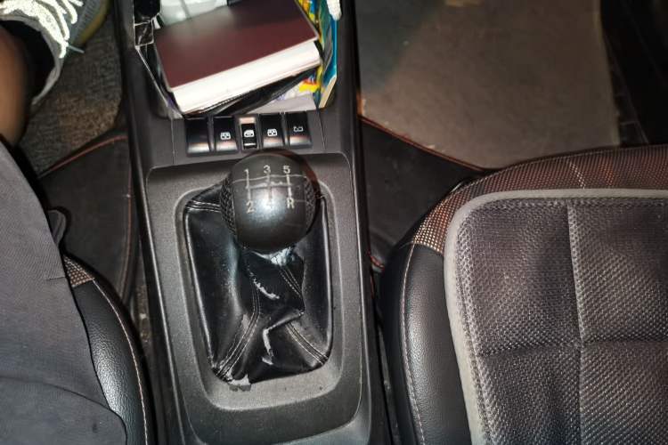 Used Chevrolet Sail 2013 Sedan 1.4L Manual Elegance Edition Gear Lever